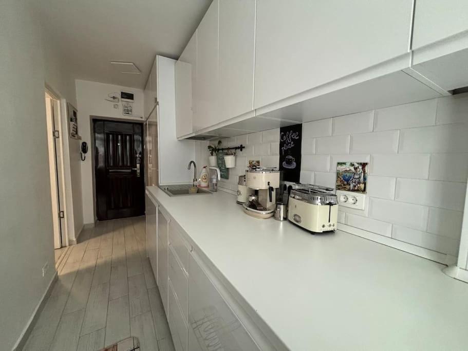 Ultracentral Lovely Place -Your Home Away From Home Bukares Bagian luar foto
