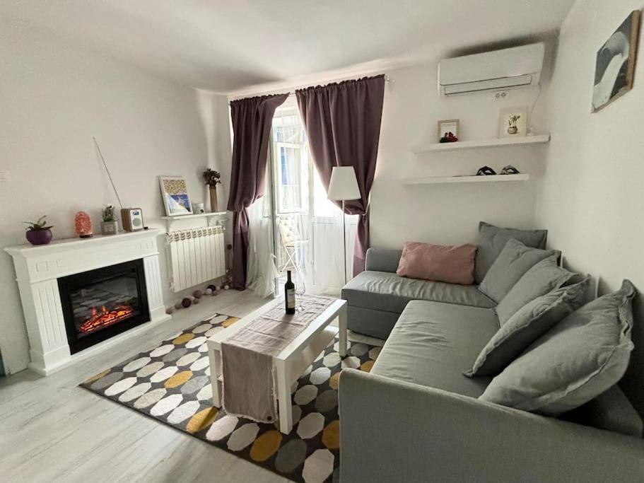 Ultracentral Lovely Place -Your Home Away From Home Bukares Bagian luar foto