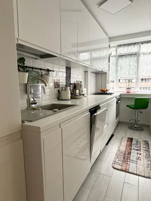 Ultracentral Lovely Place -Your Home Away From Home Bukares Bagian luar foto